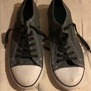 No brand Converse for men size 11 gently used